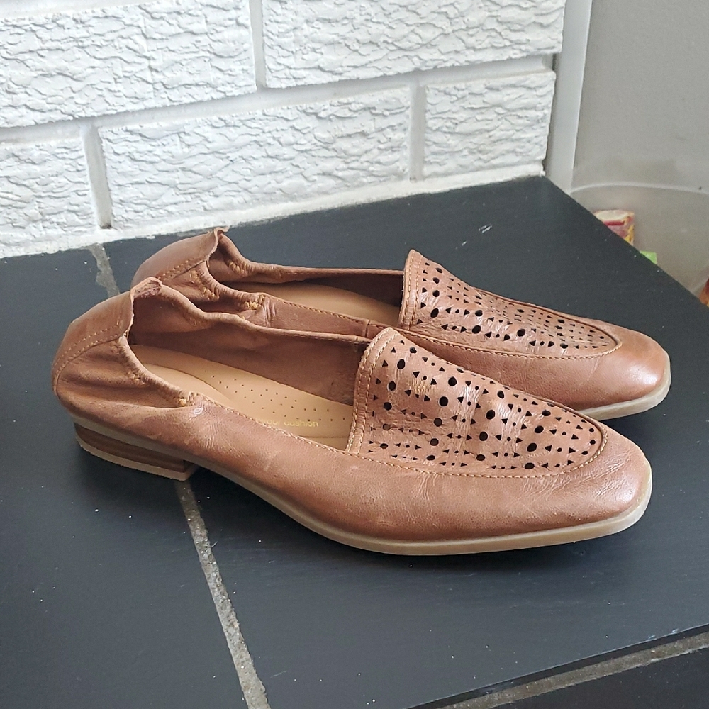 Clarks Sarafyna Sky Elegant Brown Leather Perforated Loafers Sz 8 Career Office